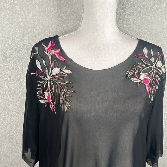 Lane Bryant Black Sheer Floral Boho Embroidered Short Sleeve Top Size 22/24 - Picture 2 of 6